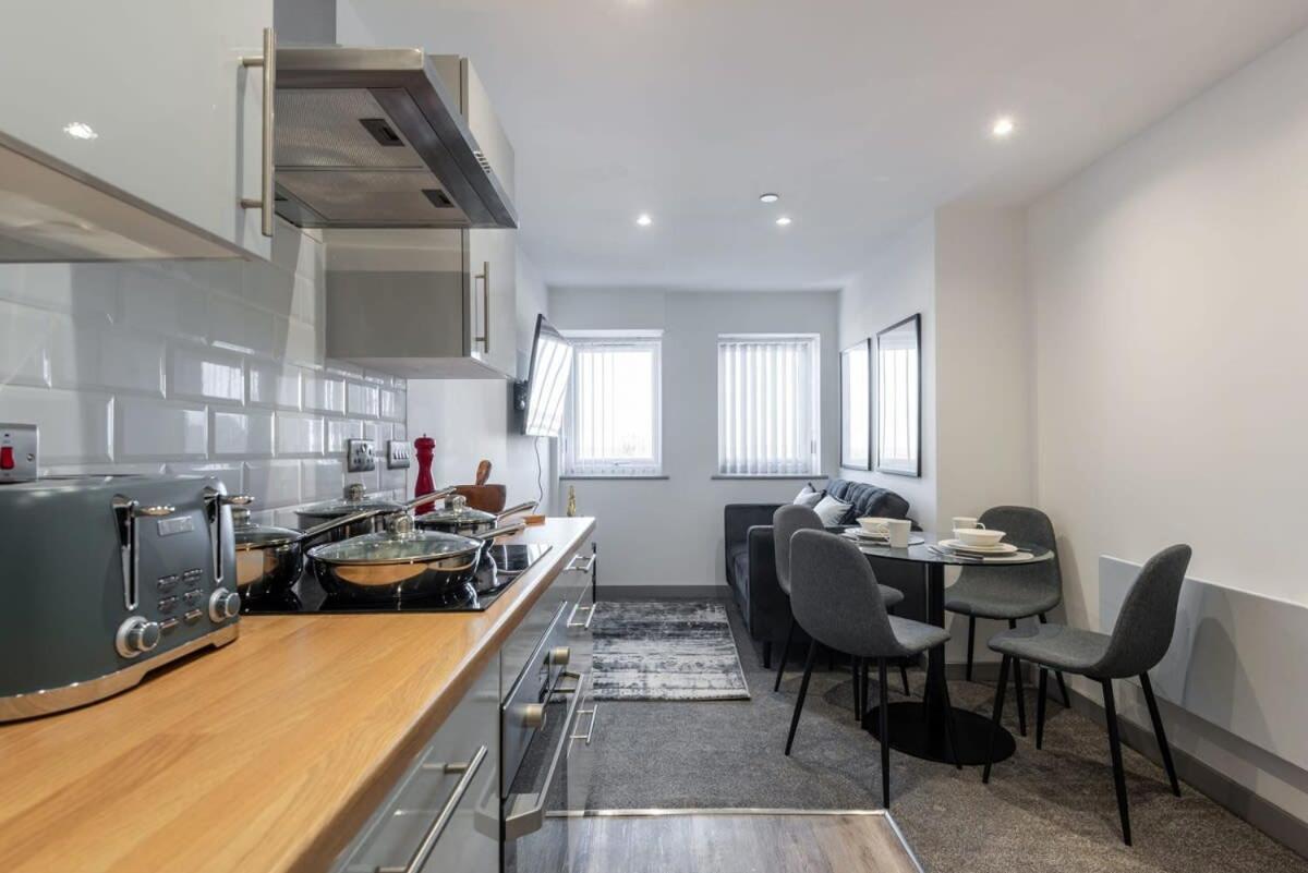 Contemporary 1 Bedroom Apartment In Central Hull Kingston upon Hull Bagian luar foto